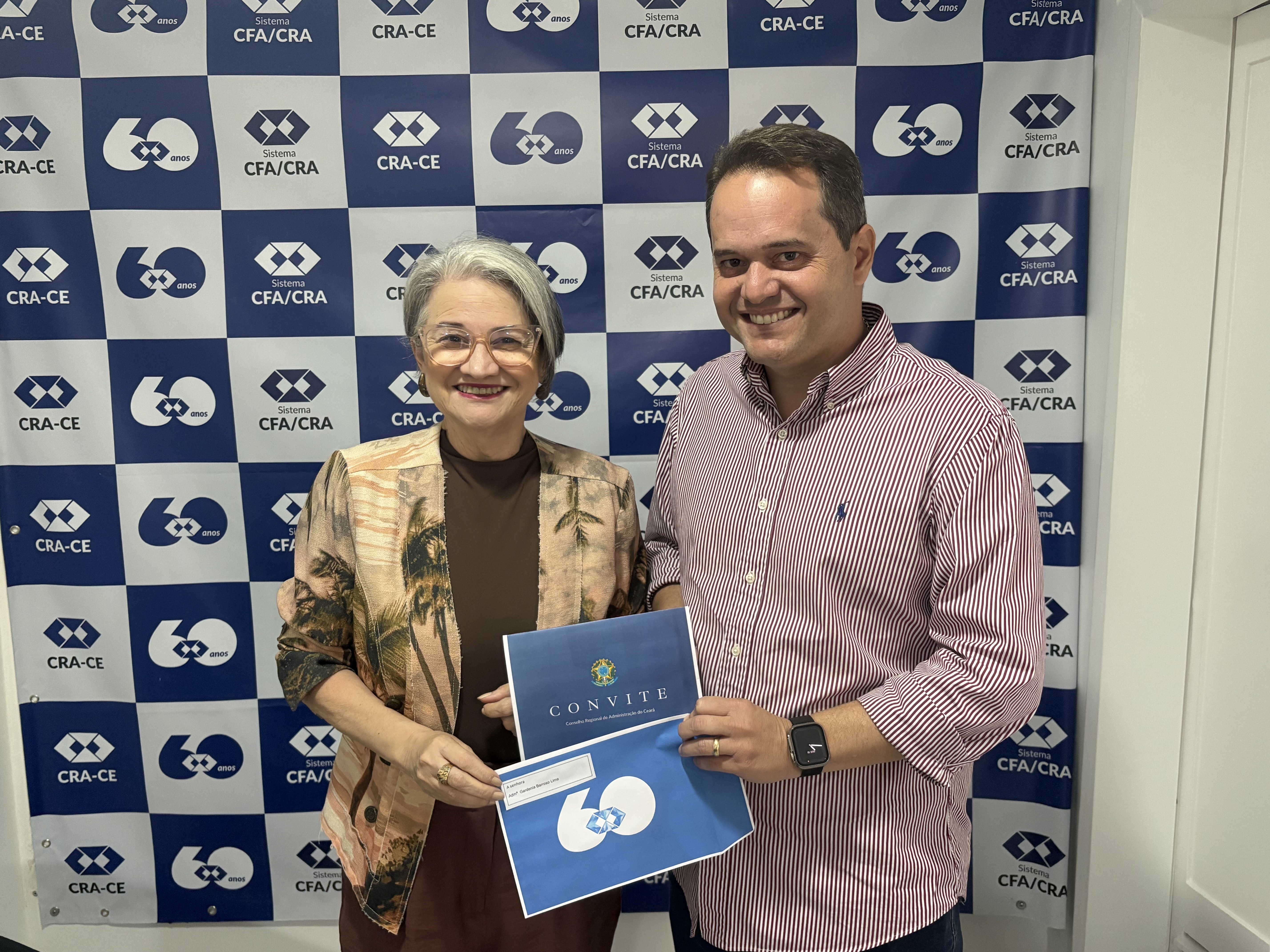 Reconhecimento à dedicação de Gardênia Lima no CRA-CE